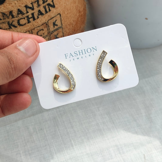 Curved hoop earring