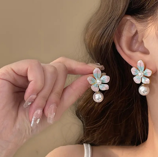 Dainty Pearl Drop Earring