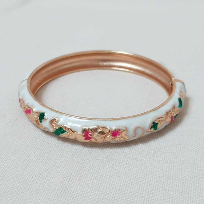 Sukriti Bangle