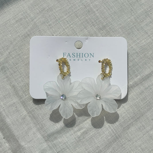 Transparent White Flower Stud Earrings