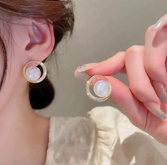 Pearl In Circle Earring
