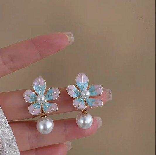 Dainty Pearl Drop Earring