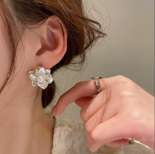 White Pearl Stud Earring