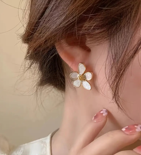 Lily Floral Stud Earring